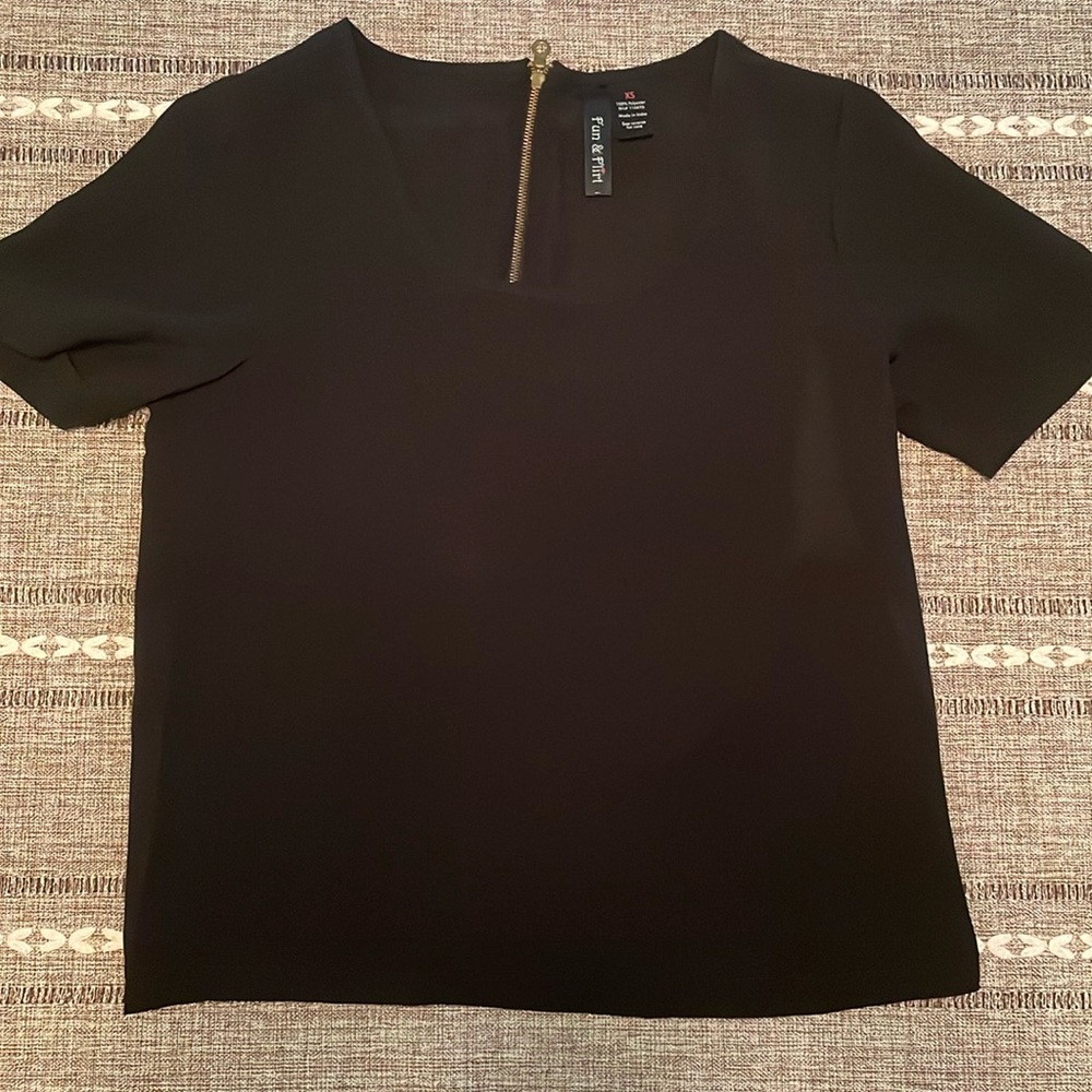 TJ-Maxx X-Small Black Short Sleeve Top